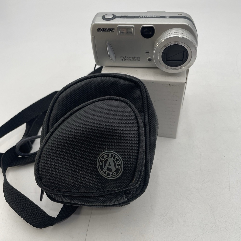 Sony Cyber-Shot DSC-P52 3.2MP Digital Camera Smart Zoom+Batrery+SD Card+Case